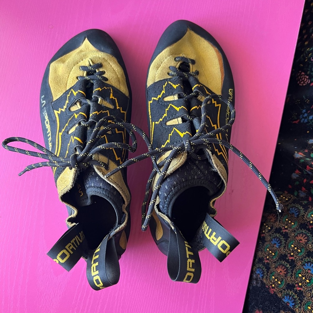 La Sportiva Katana Lace Climbing shoes 
Size: 39
Only worn 3 times